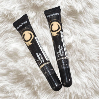 Corrector amarillo de Ruby Rose 