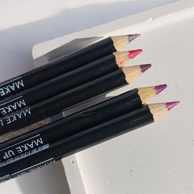 Delineador de labios Miss demi  waterproof 