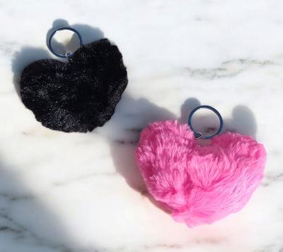 Llavero pompón en forma corazón 