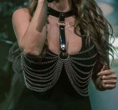 Arnes de pecho con cadenas 