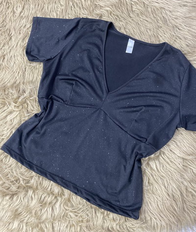 REMERA CON BRILLOS (talle 5/6)