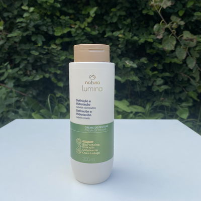 Crema de peinar cabello rizado