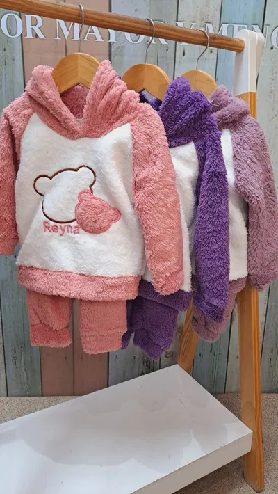 Conjunto piel con orejas