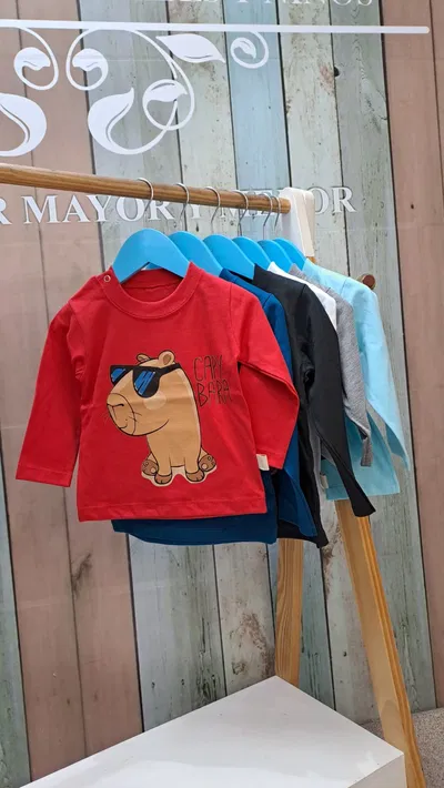 Camiseta capibara/dino