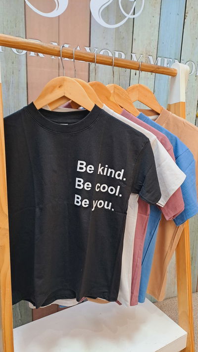 Remera over niño