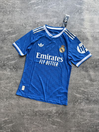 Camiseta suplente Real Madrid 