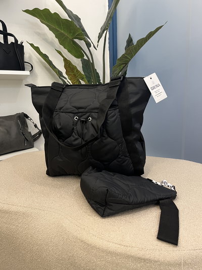 Bolso puffer con neceser 