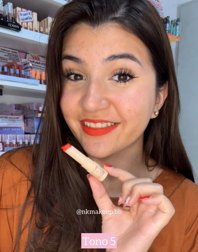 Labial en barra Velvety Linea Glass TONO BG05 ROJO ANARANJADO