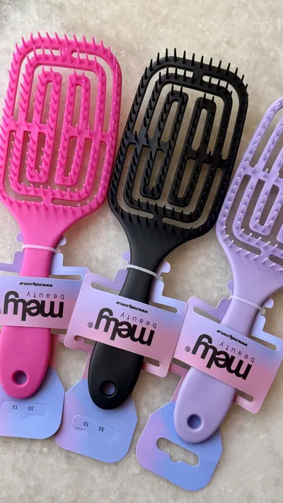 Cepillo desenredante y anti frizz Mely