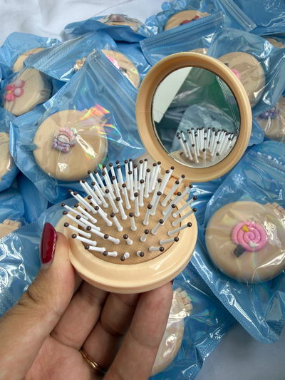 Cepillo de cartera con espejo COLOR BEIGE