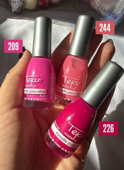 Esmalte de uñas (209, 244, 226)