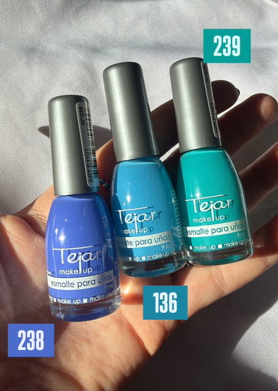 Esmalte de uñas (238, 136, 239)