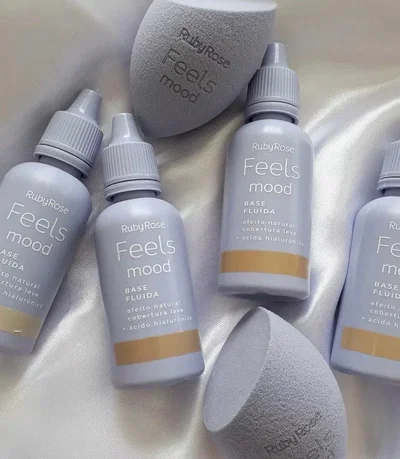 Base Fluida Feels Mood Cobertura natural e hidratante - Ruby Rose