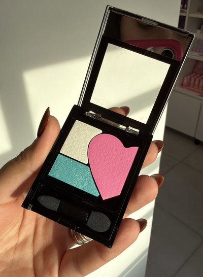 Paleta sombras Thelma y Louise CORAZON de rubor con celeste