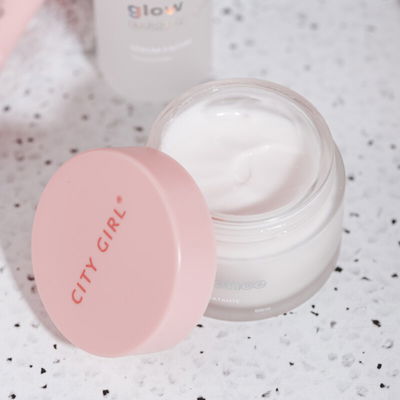 CREMA FACIAL HIDRATANTE GLOW ESSENCE CITY GIRL NIACINAMIDA.