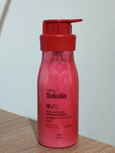 Crema corporal nutritiva frambuesa y pimienta roja 400 ml
