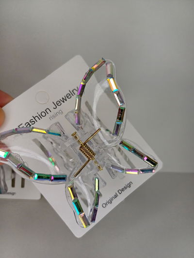 Broche Mariposa transparente tornasol
