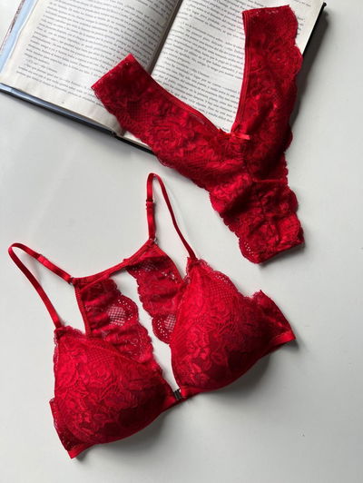 Conjunto taza triangular y less en V