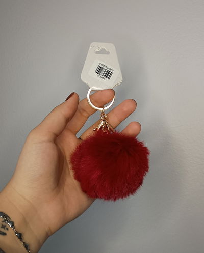 Llavero pompón bordó