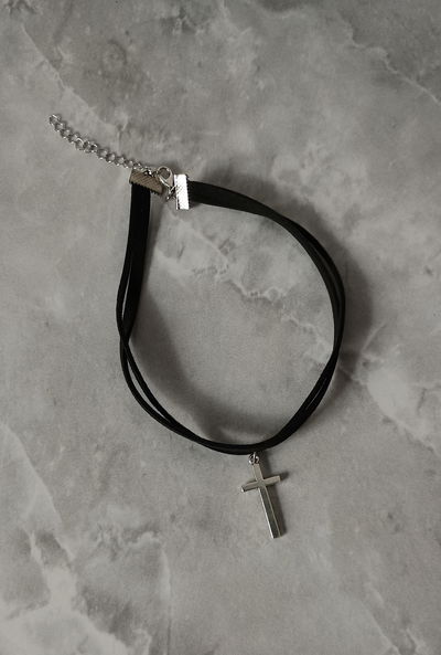 Chocker de gamuza cruz