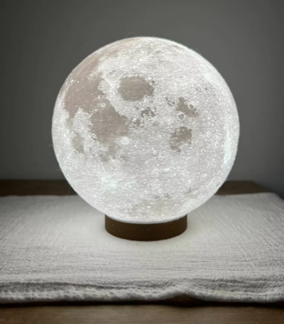 Lámpara con forma de luna
