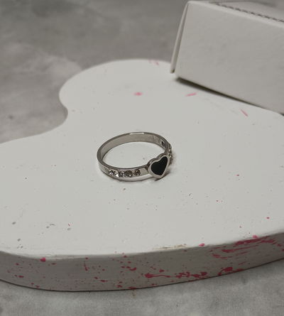 Anillo corazón negro