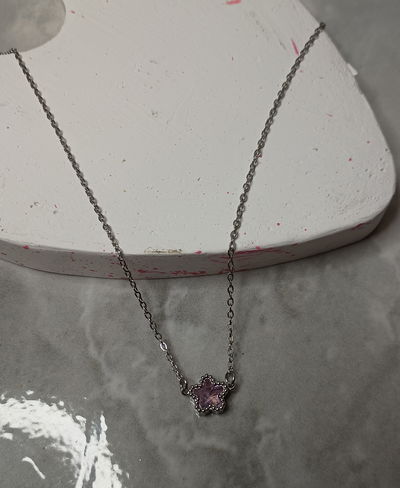 Gargantilla con estrella rosa