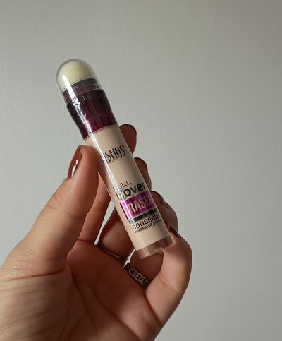 Corrector con aplicador 