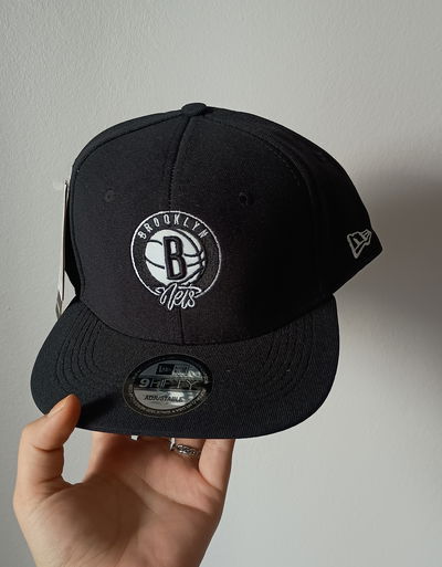 Gorra plana cerrada 