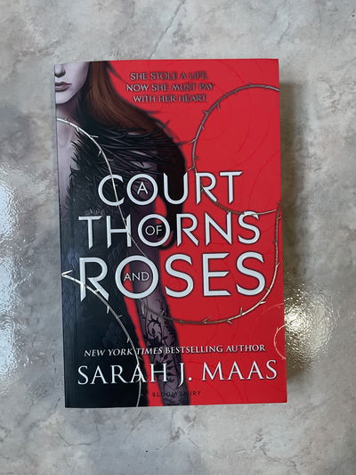 A court of thorns and roses - Sarah J. Maas