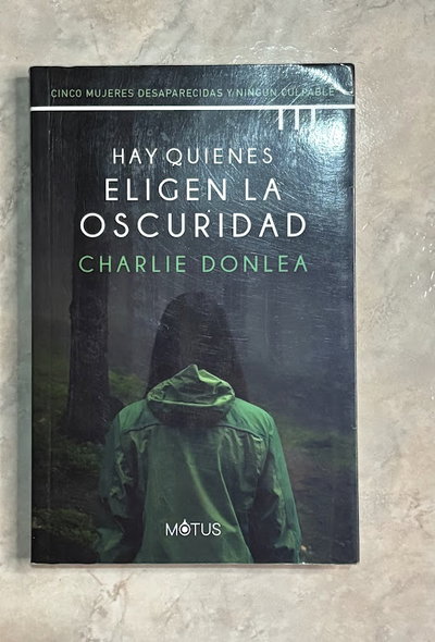 Hay quienes eligen la oscuridad - Usado - Charlie Donlea