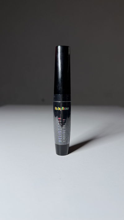 Delineador liquido- Ruby Rose