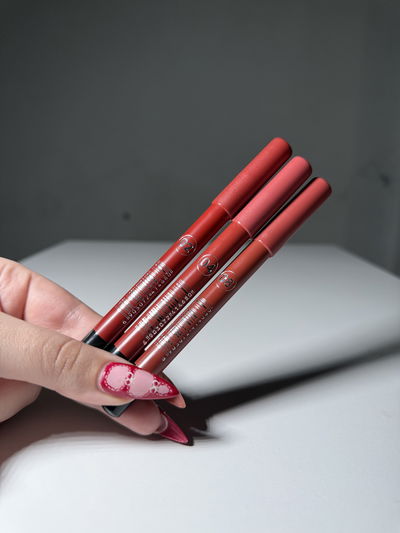 Delineador de labios marrones 