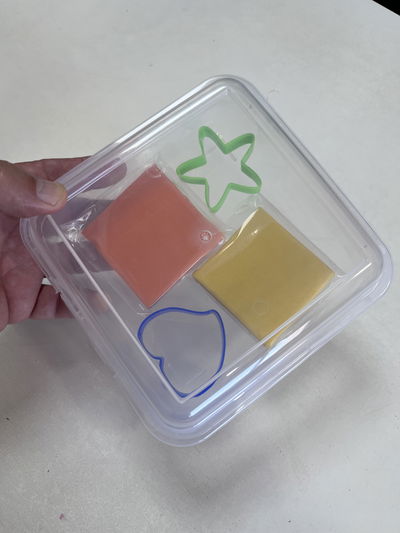 Lunchera cristal + 2 masas 50g cu + 2 moldes gdes. PROMO