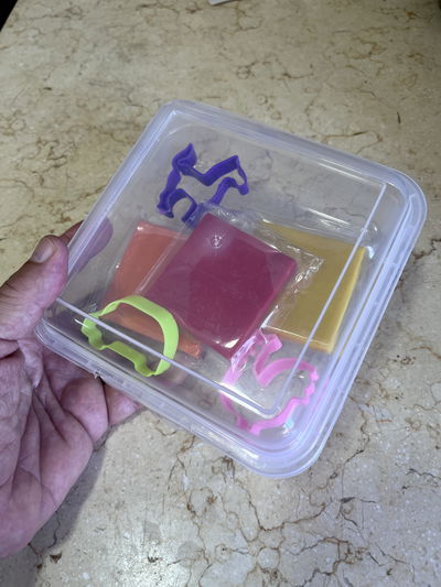 Lunchera cristal + 3 masas 50g cu + 3 moldes gdes.