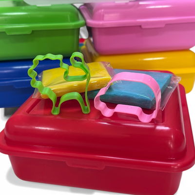 Lunchera Color + 2 masas 50g cu + 2 moldes gdes. PROMO