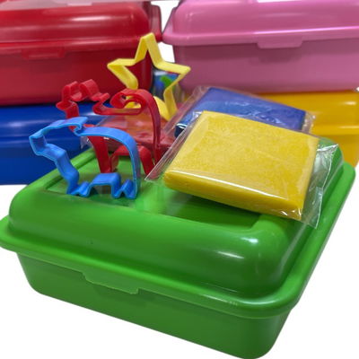 Lunchera Color + 3 masas 50g cu + 3 moldes gdes.