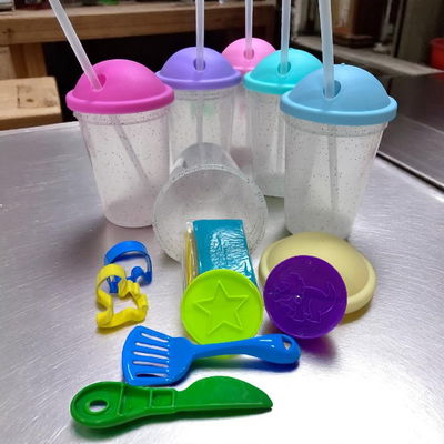Milk Shake 2 Masas + 2 Cortantes + 2 Sellos + 2 Utensilios + 1 Palito Glitter