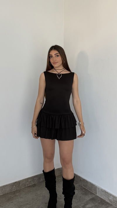 vestido corto cuello en u con volados