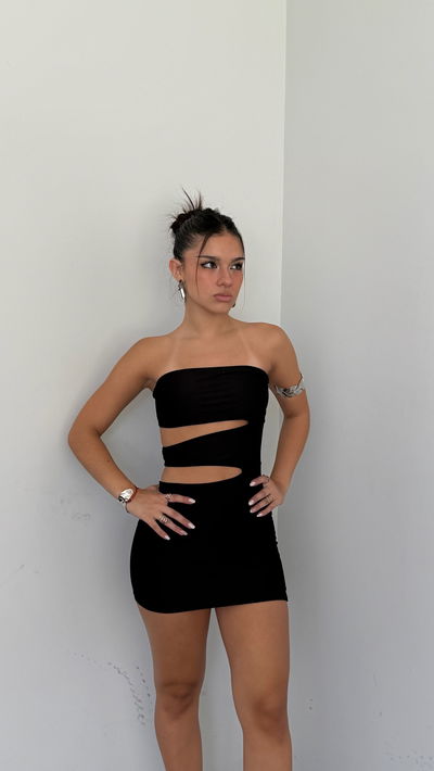 vestido corto strapless cut out