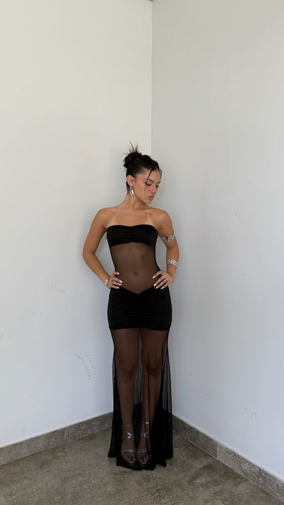 vestido largo strapless de tul