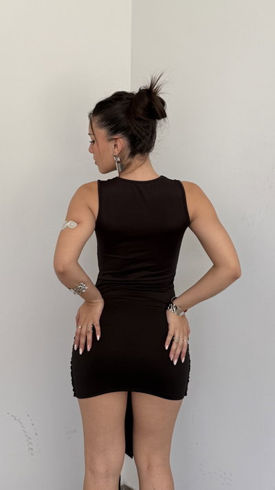 vestido corto básico con lazo para atar 
