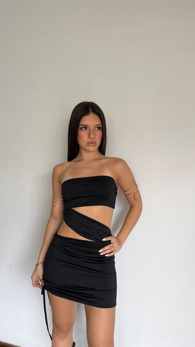 vestido corto strapless cut out cruzado