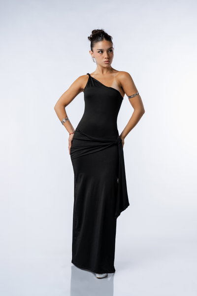 vestido largo un hombro y nudo 