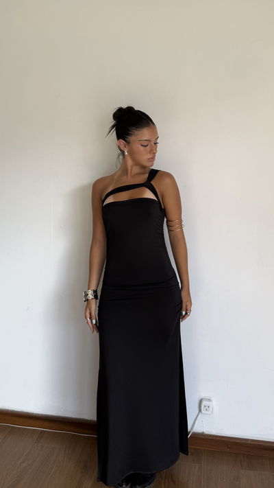 vestido largo un hombro cruzado