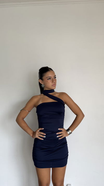vestido corto strapless con tira cruzada