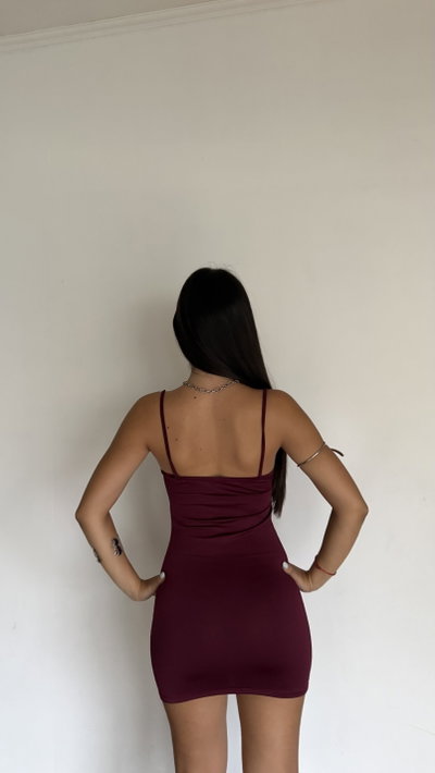 vestido corto básico con breteles 
