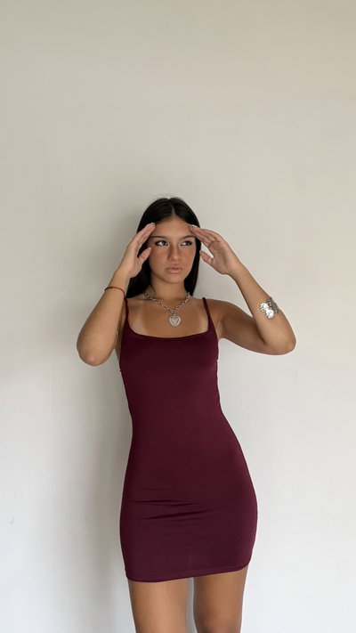 vestido corto básico con breteles 