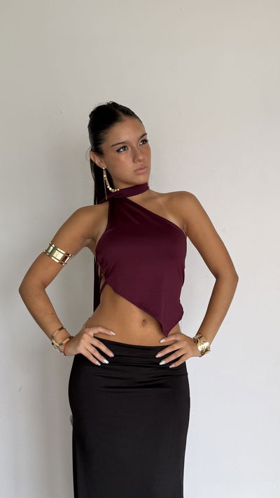 top un hombro con chocker y pico en bordo