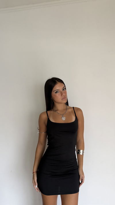 vestido corto básico con breteles 